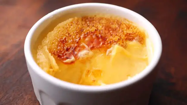 Video thumbnail for Creme Brulee (Only 4 Ingredients)