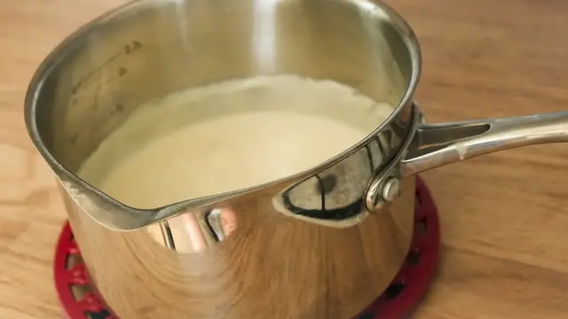 Video thumbnail for Como se hace la Salsa Bechamel [fácil y rápido]