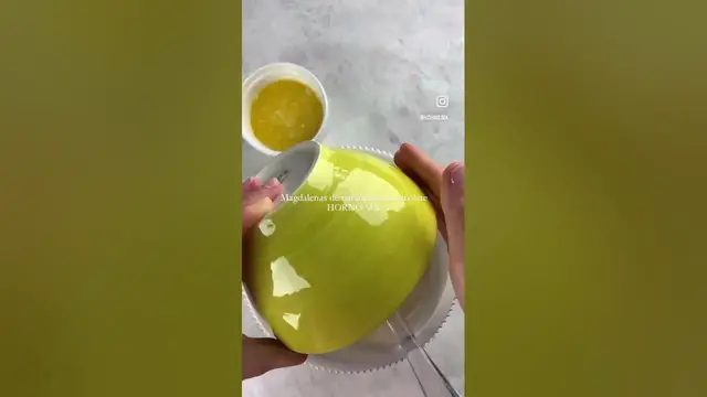 Video thumbnail for Magdalenas de naranja con chocolate Horno MX receta #shorts