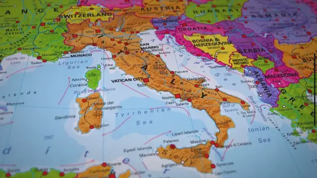 Video thumbnail for How to Put Interactive Map in PowerPoint Presentation