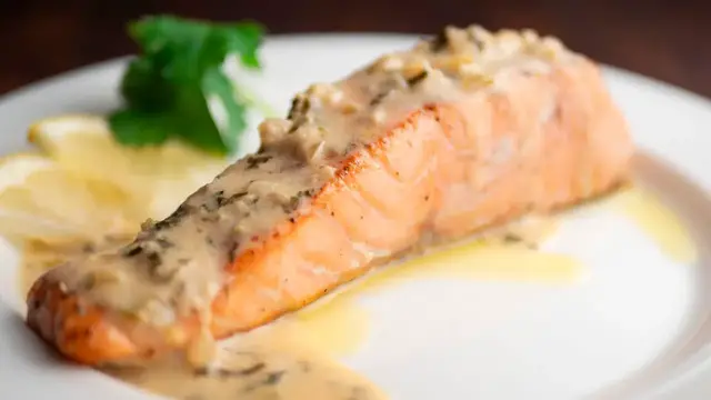 Video thumbnail for Pan-Seared Salmon With Creamy Lemon Butter Sauce