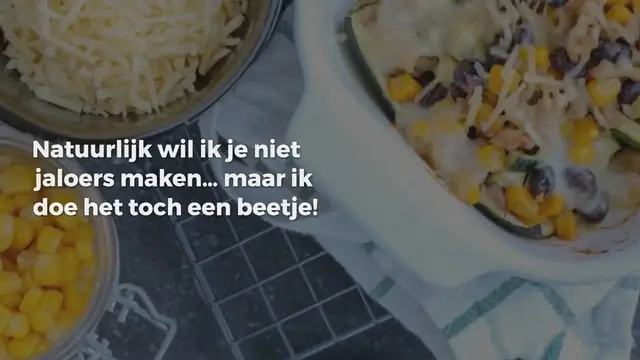 Video thumbnail for Gevulde courgette met kipgehakt, mais en zwarte bonen