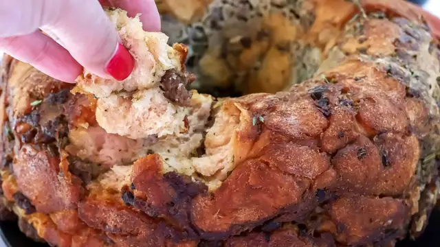 Video thumbnail for Stuffing Wreath (Thanksgiving Monkey Bread) Recipe