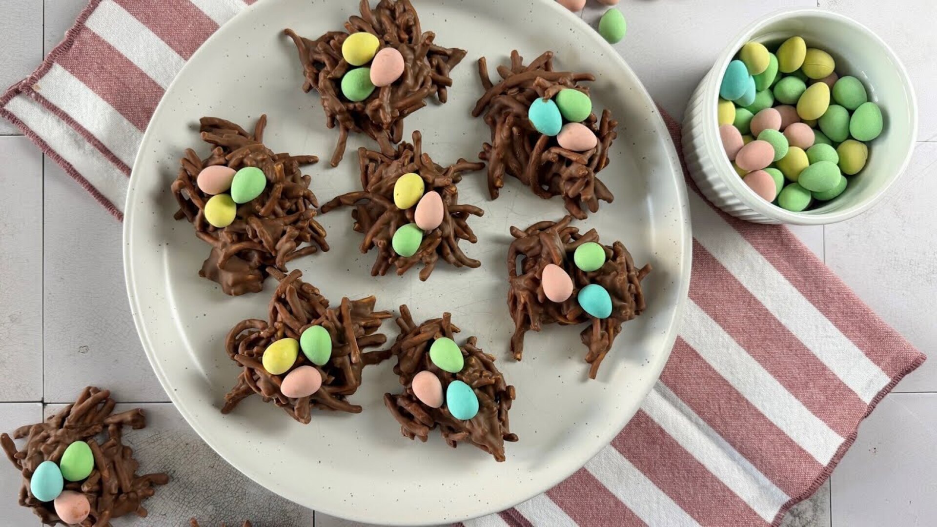 Video thumbnail for These Adorable 3-Ingredient Easter Bird's Nest Cookies Are Effortless Show-Stealers