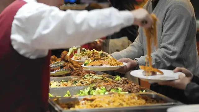 Video thumbnail for This Is How All-You-Can-Eat Buffets Really Make Their Money