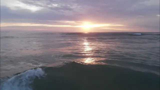 'Video thumbnail for Beach Sunrise - 2 minutes of relaxation'
