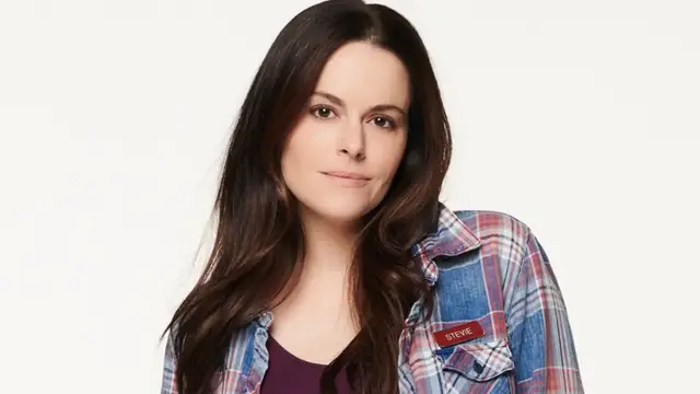 Video thumbnail for The Truth About The Actress Who Plays Schitt's Creek's Stevie