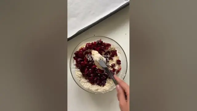 Video thumbnail for Scones de cereza Horno MX receta #shorts