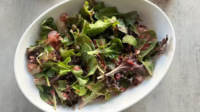 'Video thumbnail for Fall Favorites Salad With Cranberry Dressing Recipe'