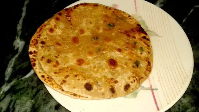 Video thumbnail for Aloo Paratha Recipe in Hindi | Aloo Stuffed Paratha