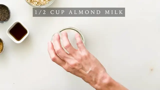 Video thumbnail for Cookie Dough Overnight Oats with Chocolate Chips(720P HD)