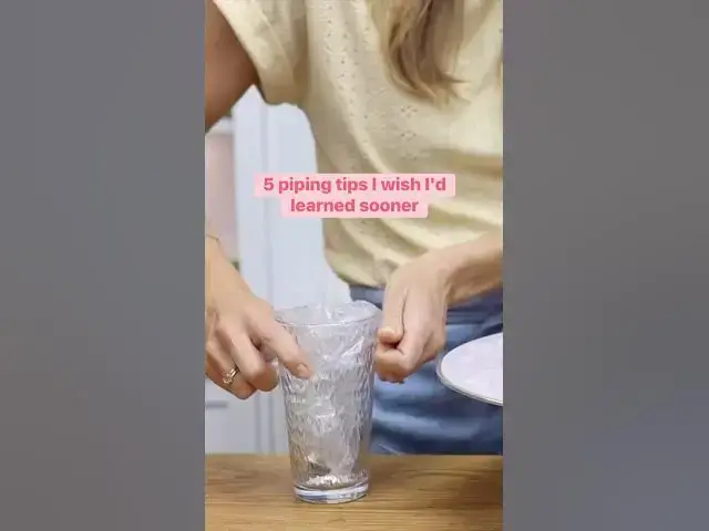Video thumbnail for These 5 piping tips and tricks make piping much less messy! #cakedecorating #cake