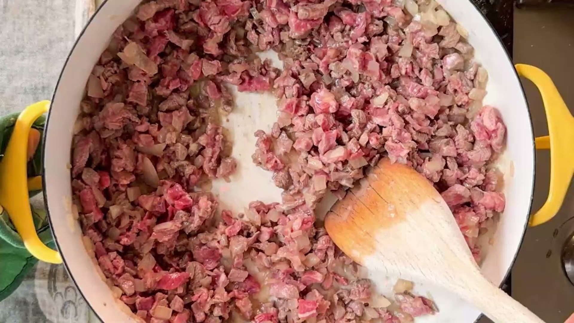 Video thumbnail for Argentinian Picadillo Beef-Stuffed Bell Peppers Recipe