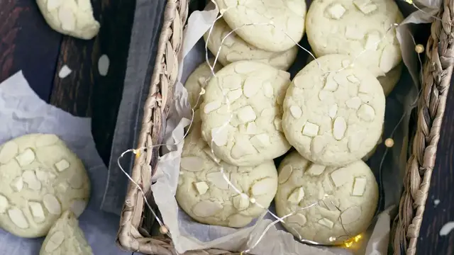 Video thumbnail for White almond cookies: video blog