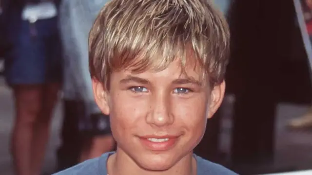 'Video thumbnail for The Tragedy Of Jonathan Taylor Thomas Is So Sad'