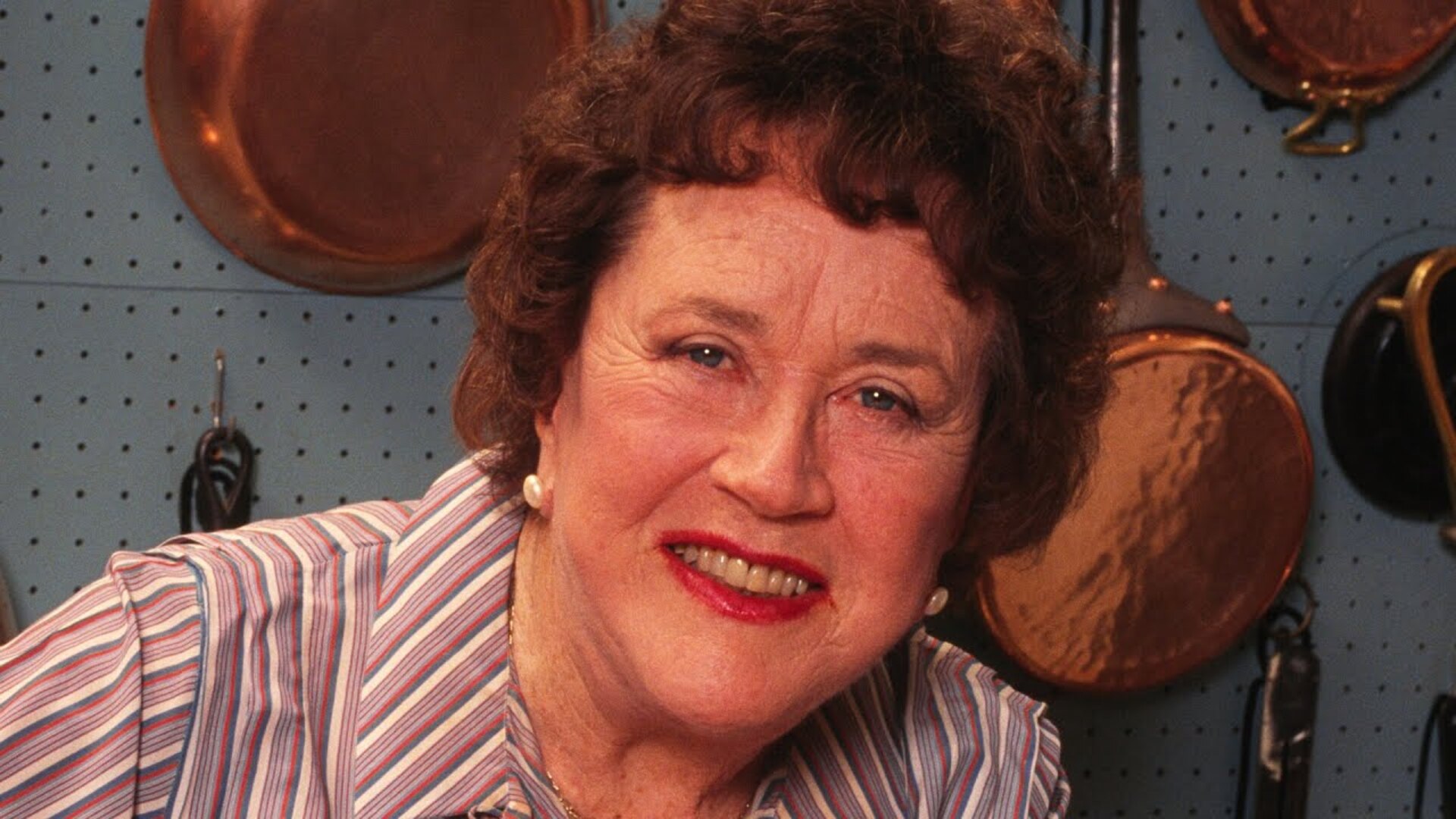 Video thumbnail for The Truth About Julia Child's 14-Second French Omelet