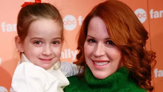 Video thumbnail for Molly Ringwald's Daughter Has Grown Up To Be Stunning