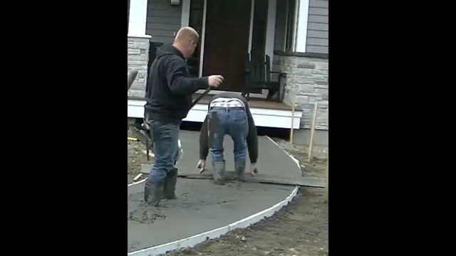 Video thumbnail for Curved Concrete Sidewalk Pour #Shorts