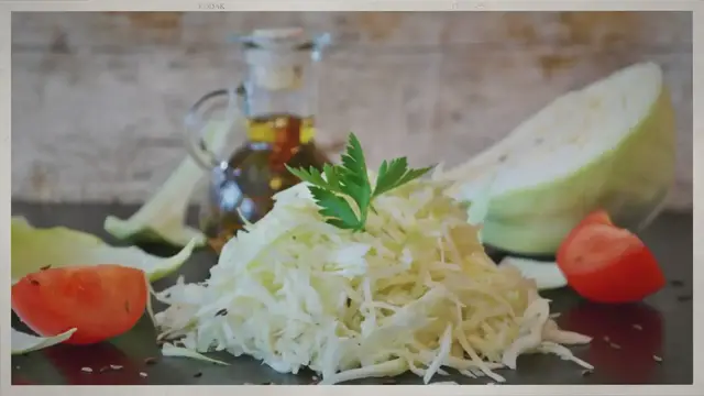 Video thumbnail for What Is White Wine Vinegar?