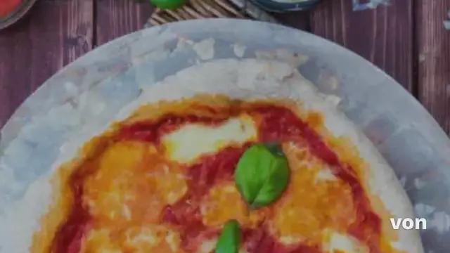 Video thumbnail for NEAPOLITANISCHE PIZZA – SO MACHST DU DIE BESTE PIZZA DER WELT!