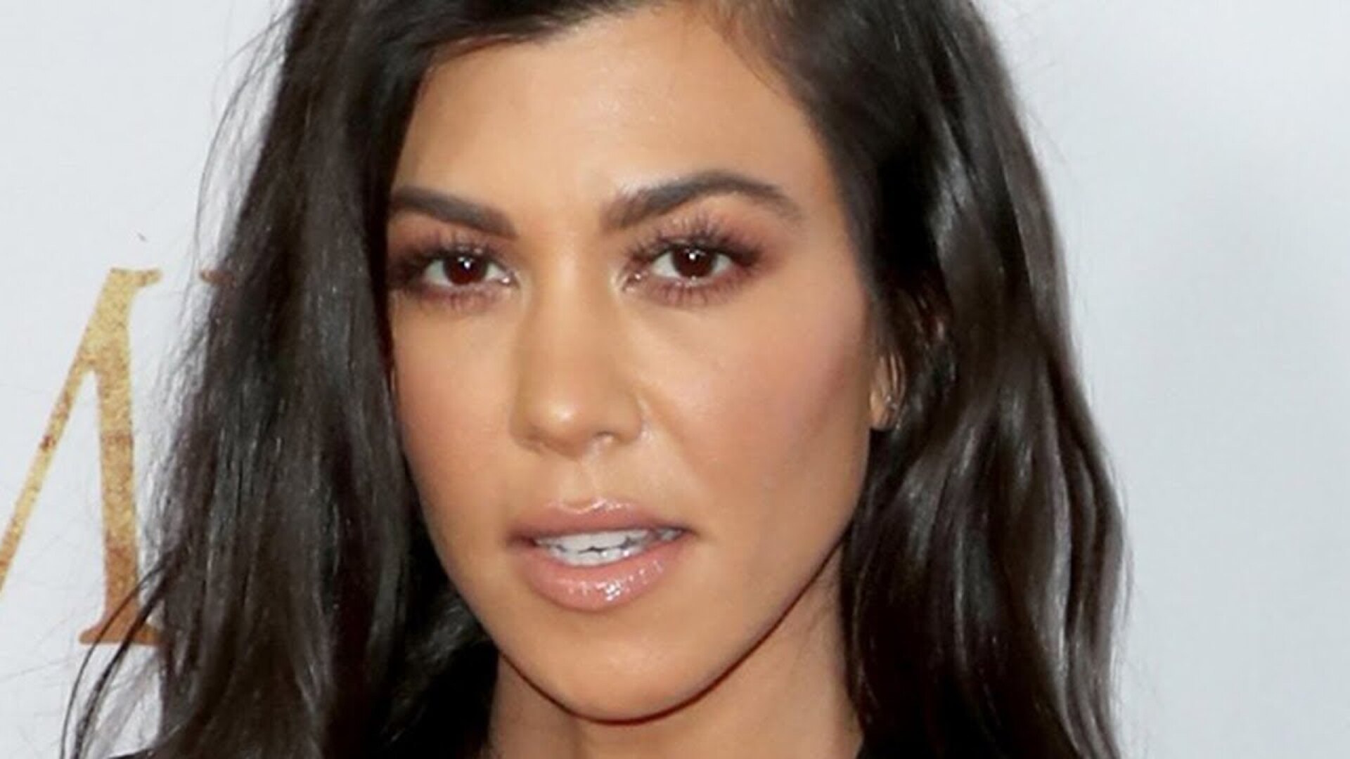 Video thumbnail for Celebs Who Refuse To Wear Deodorant