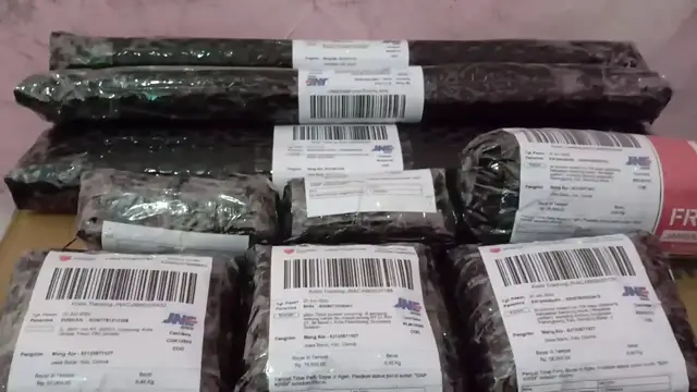 'Video thumbnail for Packing Kertas Layangan dan Cat Offset Untuk Layang layang'