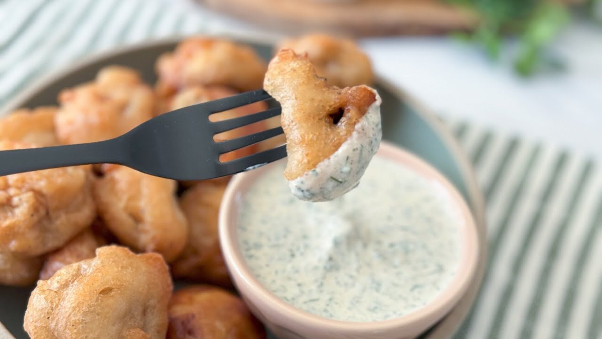 Video thumbnail for Crispy Beer-Battered Fried Mushrooms With Homemade Ranch Recipe