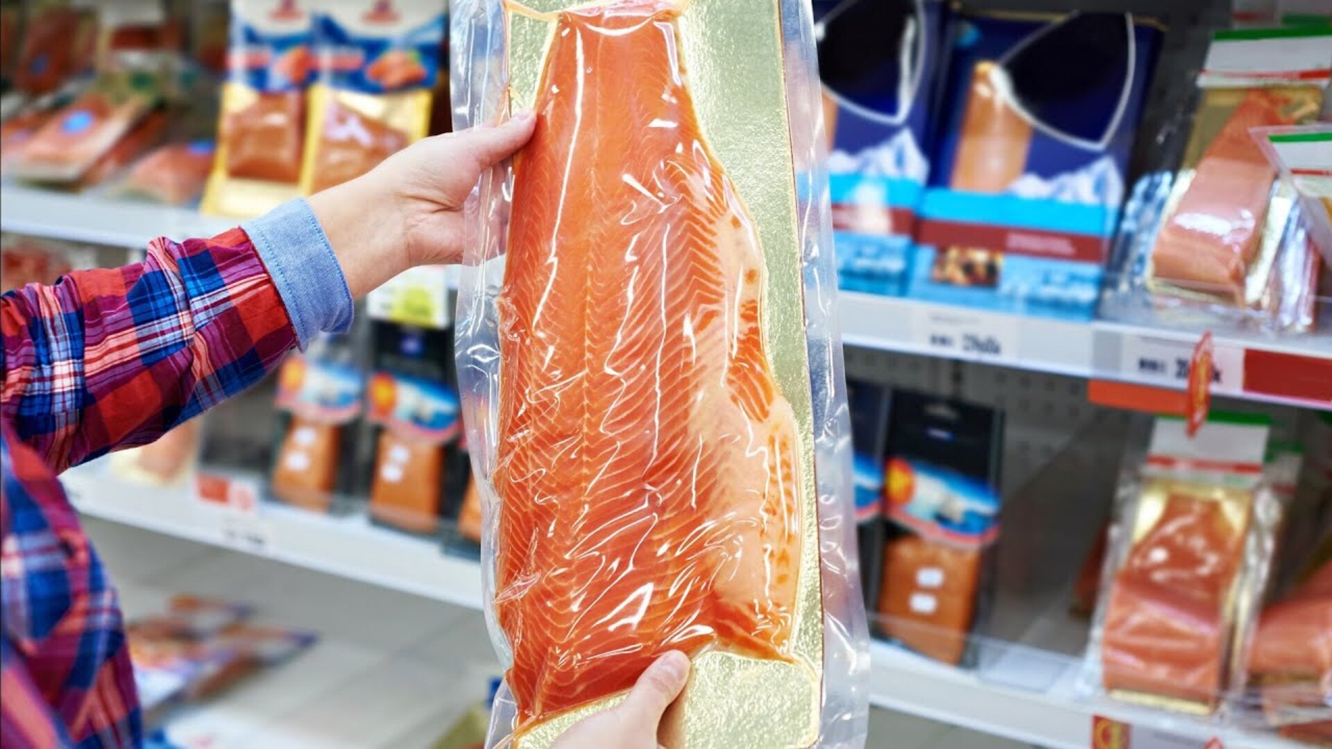 Video thumbnail for Grocery Stores Where You Should & Shouldn't Buy Fish