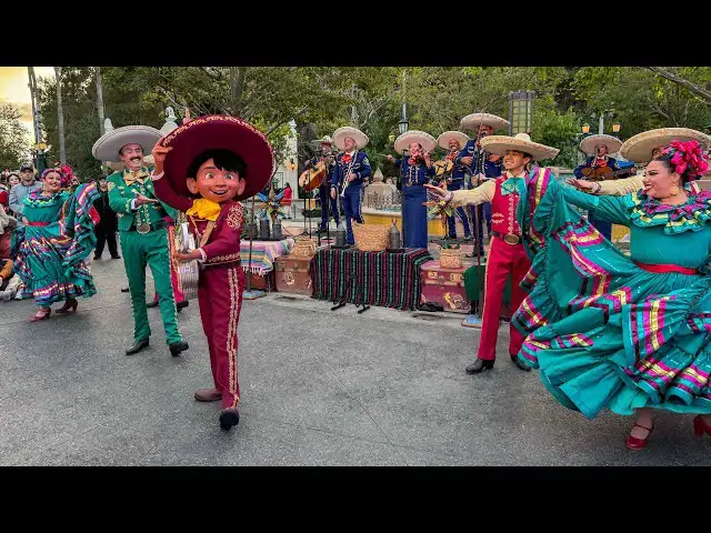 Video thumbnail for A Musical Christmas w/ Mariachi Alegría de Disneyland & Miguel! | Holidays at the Disneyland Resort