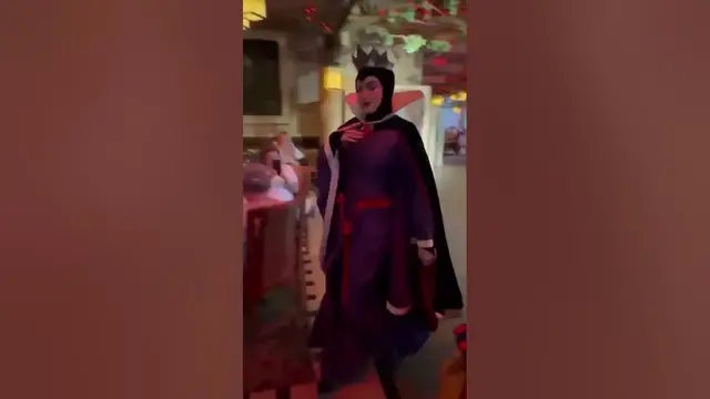 Video thumbnail for Storybook Dining with Snow White and Company at Walt Disney World