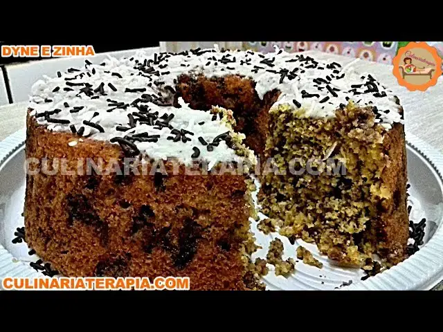 Video thumbnail for Bolo Caseiro Formigueiro de Cenoura com Cobertura - Culinária Terapia por Dyne e Zinha