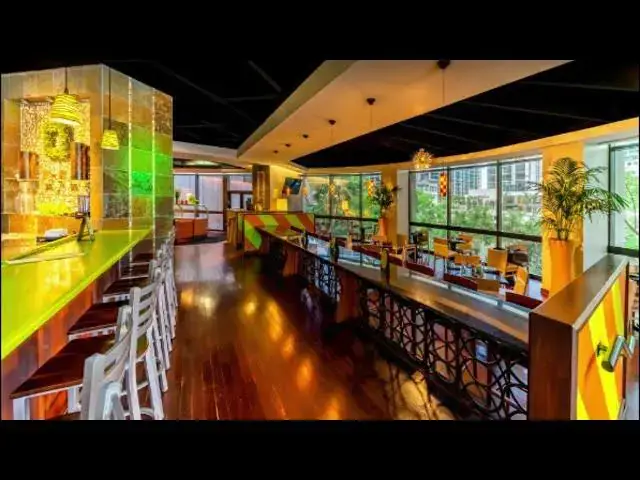 Video thumbnail for Hyatt Regency Miami: Modern Luxury and Stunning Views in the Heart of the City