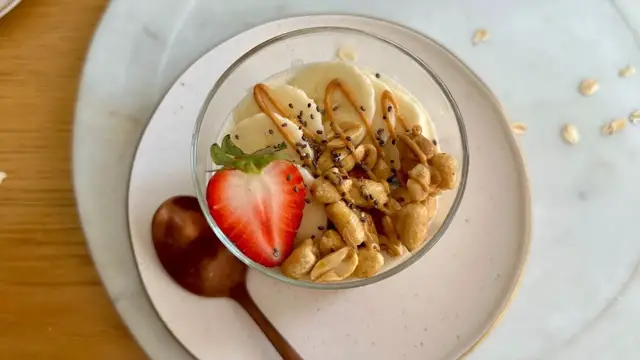 'Video thumbnail for Peanut Butter Overnight Oats Will Soon Be Your Breakfast Recipe Of Choice'