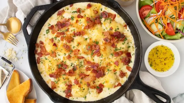 Video thumbnail for Creamy Chicken Carbonara Recipe That's Packed With Flavor