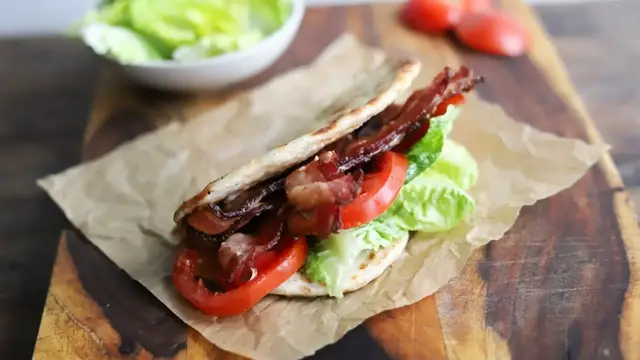 'Video thumbnail for 5-Ingredient BLT Flatbread Recipe'