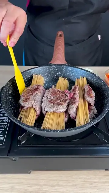 Video thumbnail for Whenever I make meat and pasta there is nothing left(720P HD)