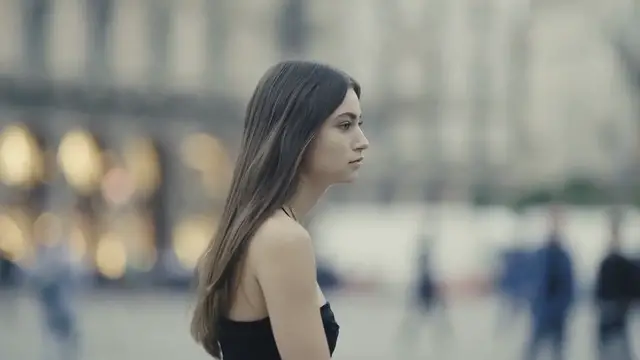 Video thumbnail for Kristen_Bell_s_Fall_Knit_Dress