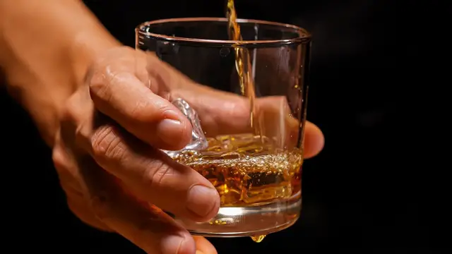 Video thumbnail for What Really Happens When You Ask The Bartender To Make Your Drink 'Extra Strong'