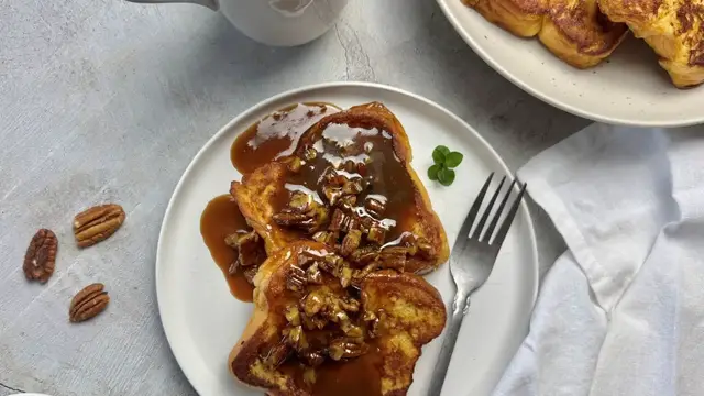 'Video thumbnail for Brunch-Worthy Caramel Pecan French Toast Recipe'