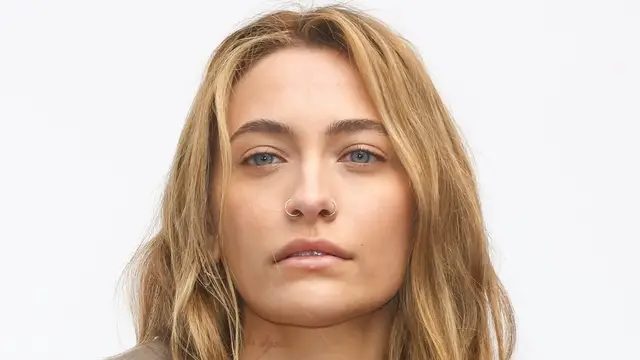 Video thumbnail for The Tragedy Of Michael Jackson's Daughter Paris Is So Sad