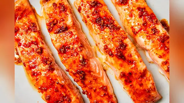 Video thumbnail for Lemon-Garlic Baked Salmon Delight