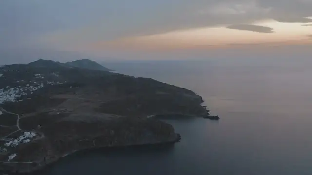Video thumbnail for Explorando Santorini: Descubre las Mejores Atracciones y Actividades en la Joya del Egeo