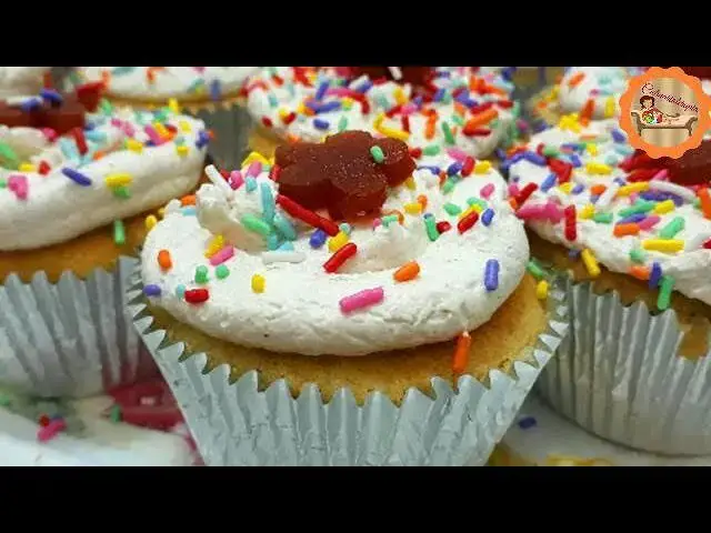 Video thumbnail for Aprenda Como Fazer Cupcake com Creme de Goiabada e cobertura de chantilly com goiabada