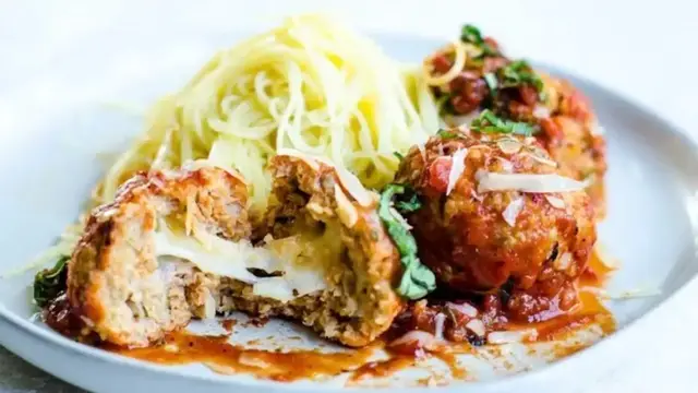 Video thumbnail for Giada's Turkey Meatballs With A Twist