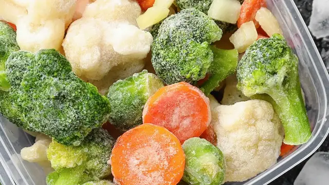 Video thumbnail for Frozen Food Facts We've Been Tricked Into Thinking Are Real
