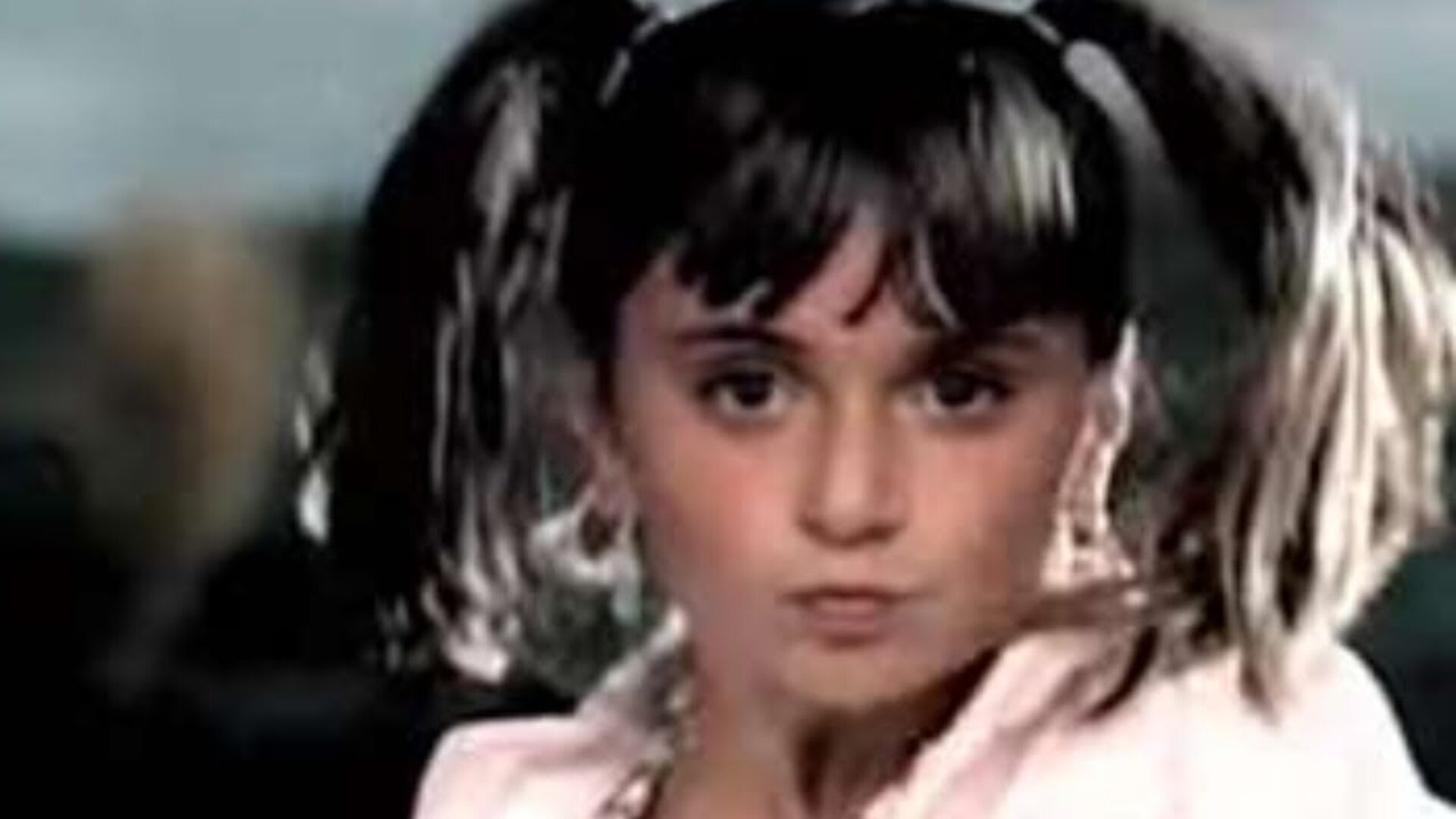 Video thumbnail for Child Stars Who Are Unrecognizably Gorgeous Now