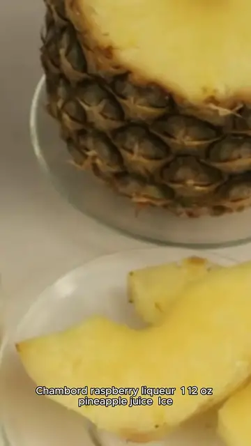 Video thumbnail for french martini recipe