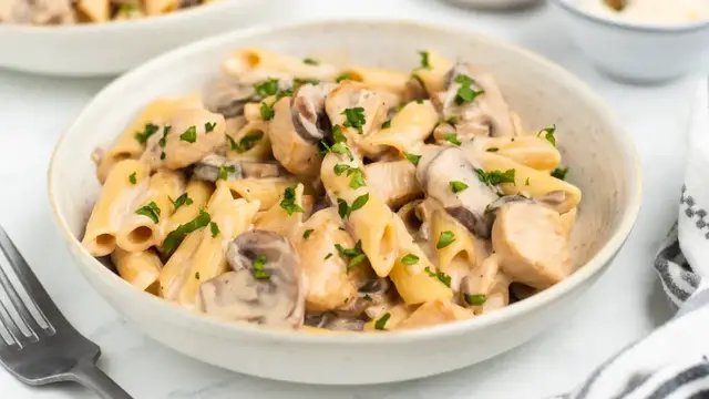 'Video thumbnail for Copycat Cheesecake Factory Pasta Da Vinci Recipe'