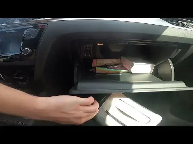 Video thumbnail for How to Turn Passenger Airbag On or Off in Skoda Rapid II ( 2012 – 2019 )