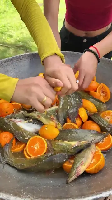 'Video thumbnail for How to cook deep frying fish with orang recipe (1280p 30fps)'
